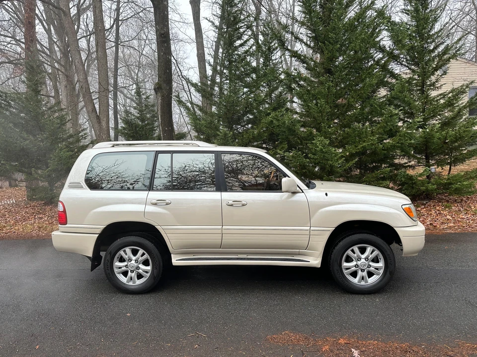 2003 Lexus LX 2nd Gen - Image 24 of 31