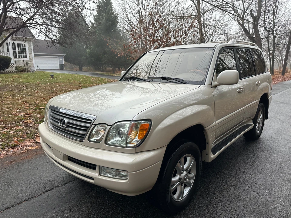 2003 Lexus LX 2nd Gen - Image 10 of 31