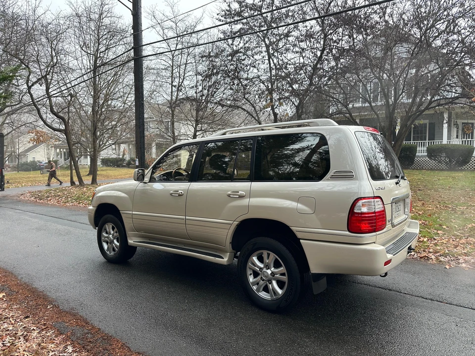 2003 Lexus LX 2nd Gen - Image 15 of 31