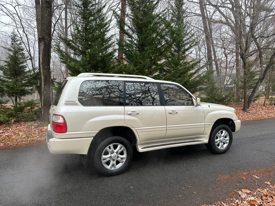 2003 Lexus LX 2nd Gen - Image 23 of 31
