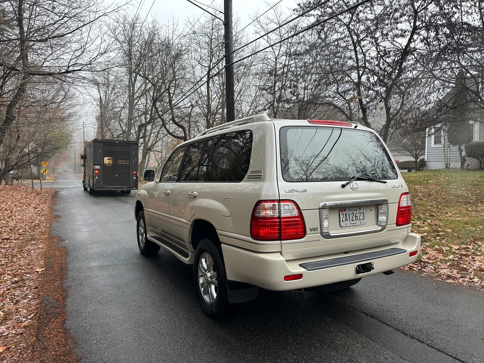 2003 Lexus LX 2nd Gen - Image 16 of 31