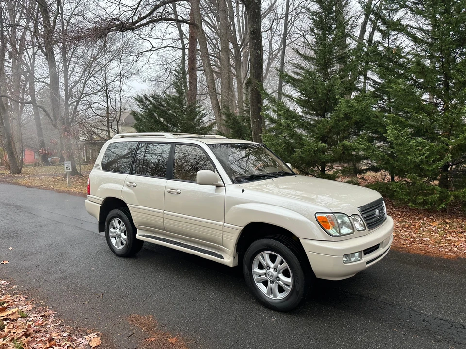 2003 Lexus LX 2nd Gen - Image 26 of 31