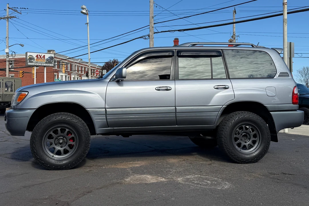 2003 Lexus LX 2nd Gen - Image 3 of 31