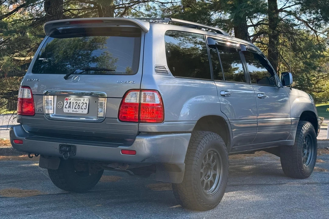 2003 Lexus LX 2nd Gen - Image 4 of 31
