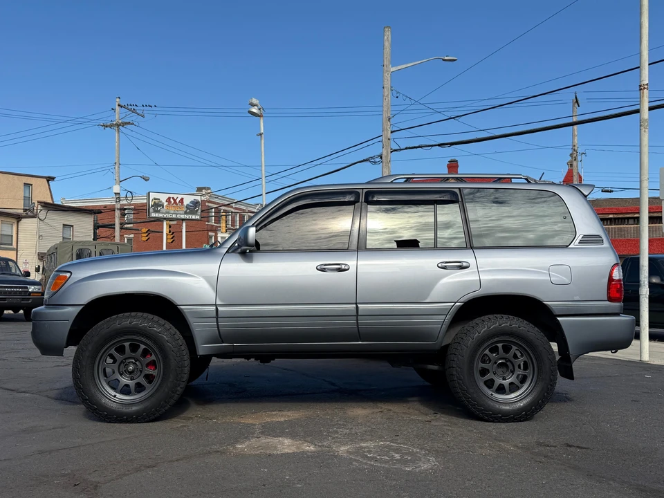 2003 Lexus LX 2nd Gen - Image 8 of 31
