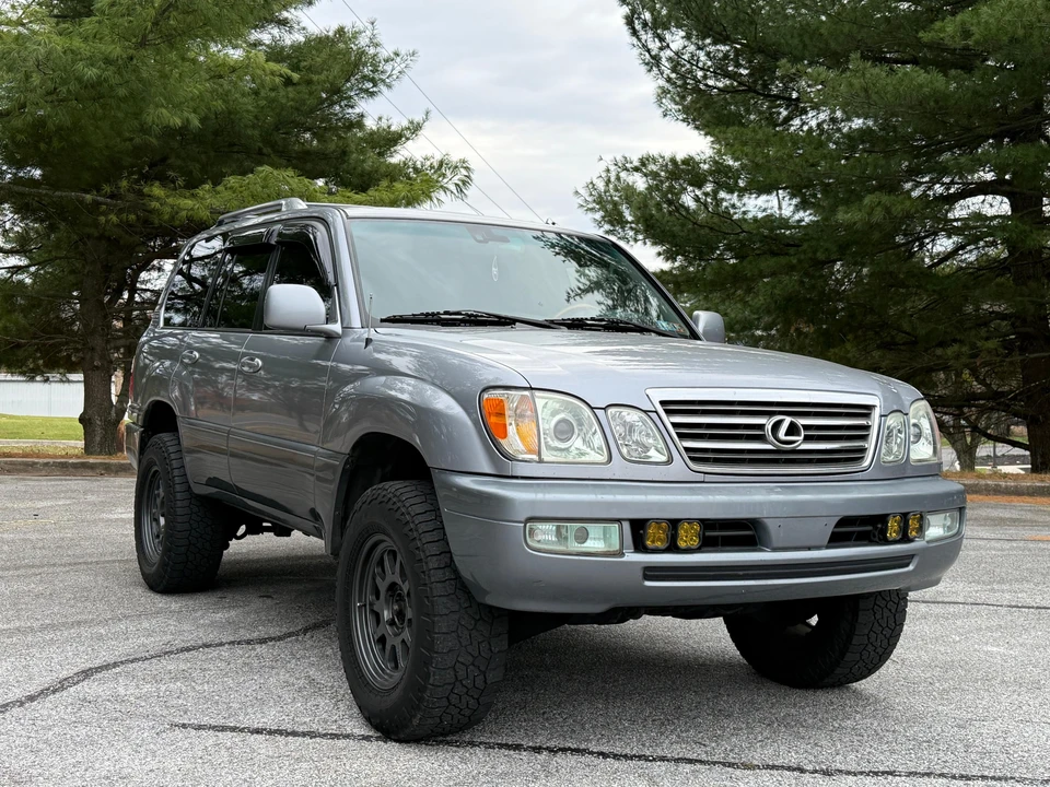 2003 Lexus LX 2nd Gen - Image 18 of 31