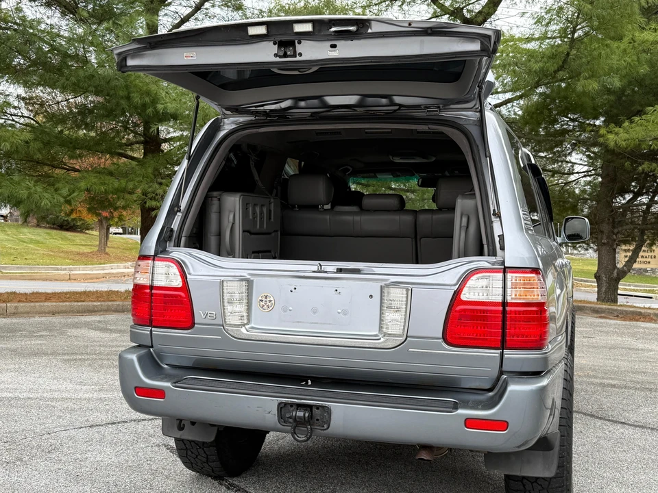 2003 Lexus LX 2nd Gen - Image 21 of 31