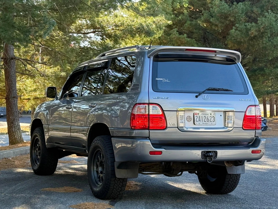 2003 Lexus LX 2nd Gen - Image 10 of 31