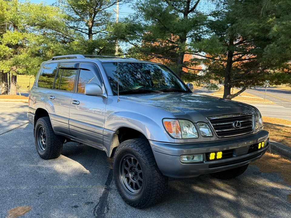 2003 Lexus LX 2nd Gen - Image 17 of 31