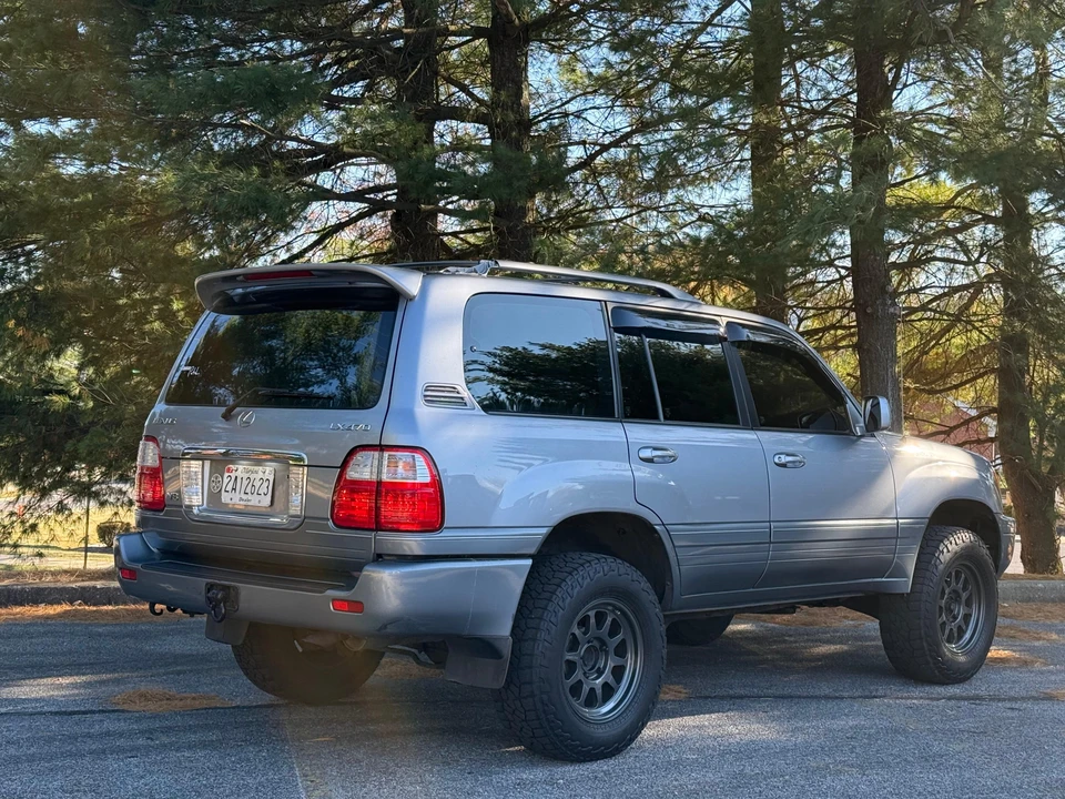 2003 Lexus LX 2nd Gen - Image 12 of 31