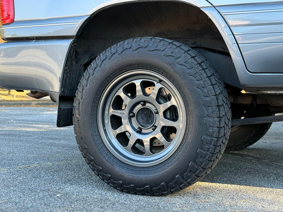 2003 Lexus LX 2nd Gen - Image 31 of 31