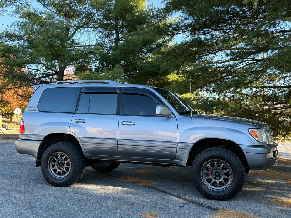 2003 Lexus LX 2nd Gen - Image 15 of 31