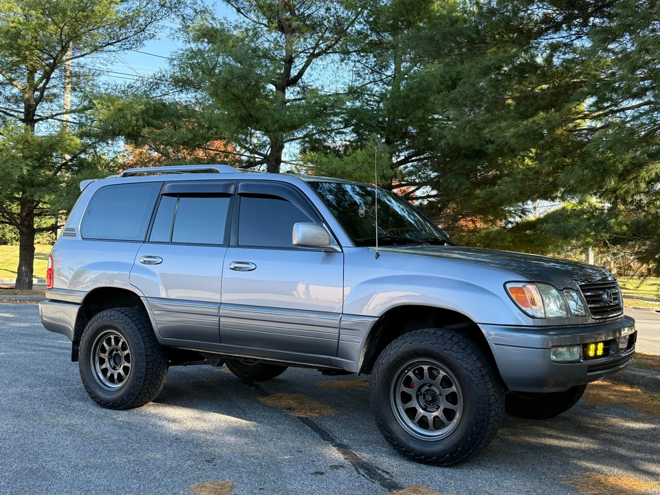 2003 Lexus LX 2nd Gen - Image 16 of 31
