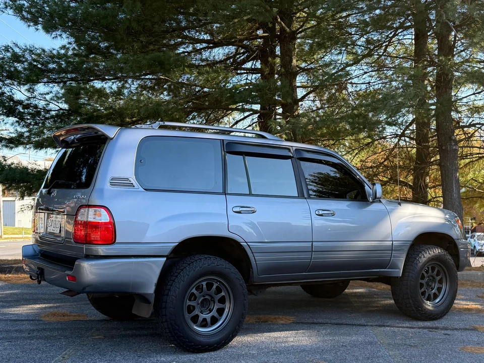 2003 Lexus LX 2nd Gen - Image 13 of 31