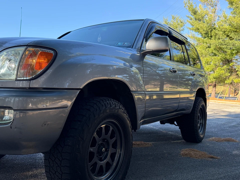 2003 Lexus LX 2nd Gen - Image 27 of 31