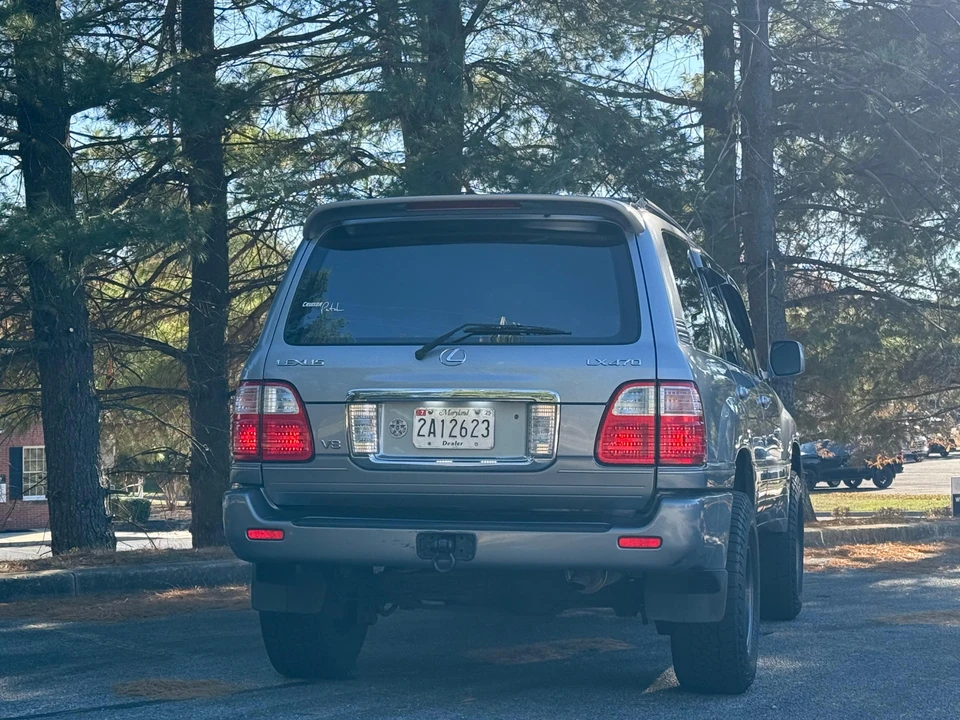 2003 Lexus LX 2nd Gen - Image 11 of 31