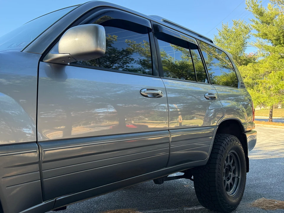 2003 Lexus LX 2nd Gen - Image 28 of 31