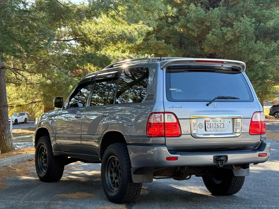 2003 Lexus LX 2nd Gen - Image 9 of 31