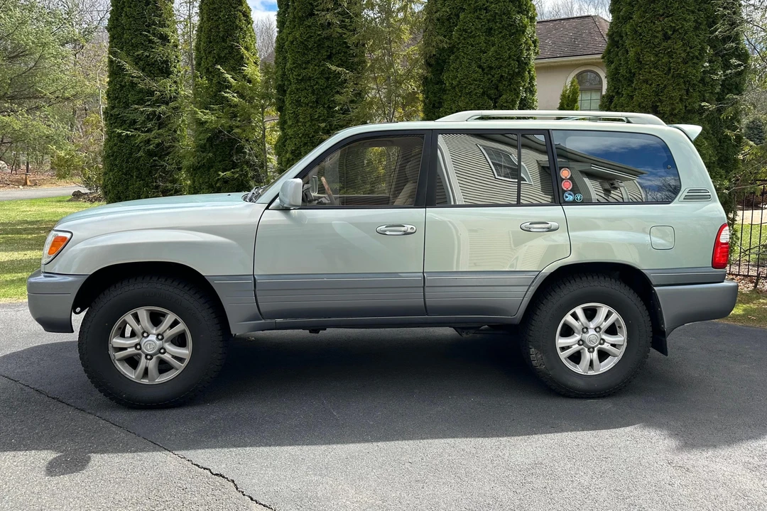 2003 Lexus LX 2nd Gen - Image 3 of 31