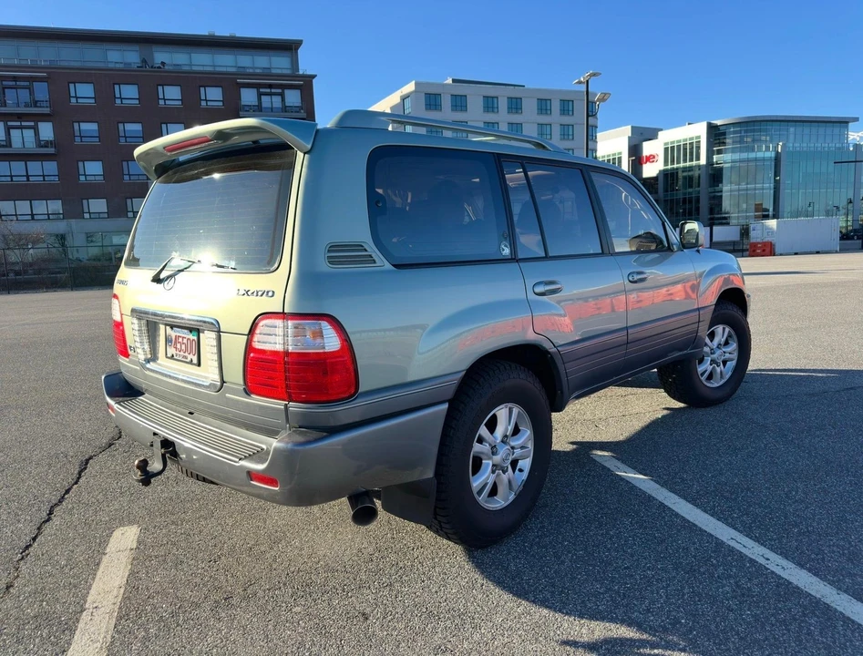 2003 Lexus LX 2nd Gen - Image 10 of 31
