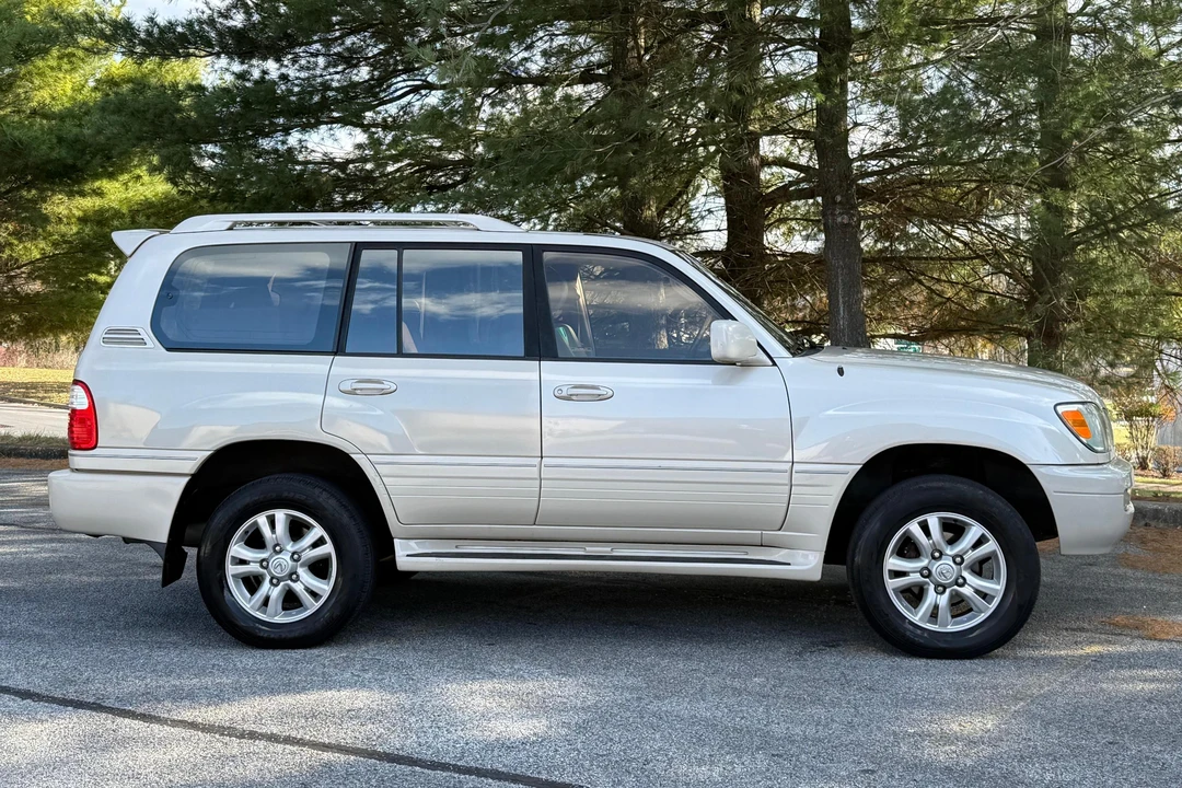 2003 Lexus LX 2nd Gen - Image 3 of 31