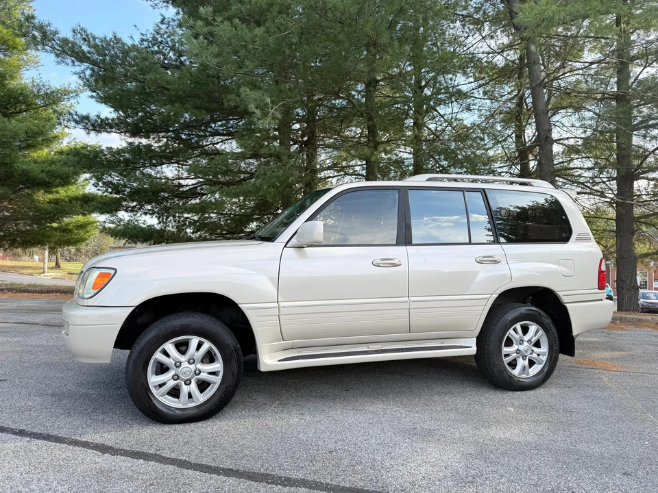 2003 Lexus LX 2nd Gen - Image 11 of 31