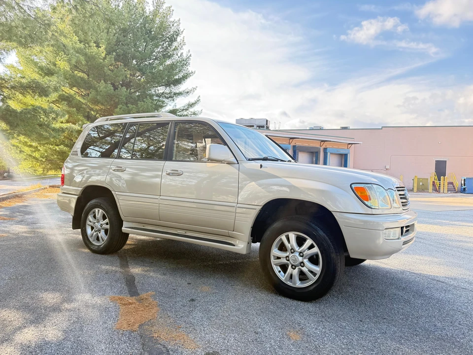 2003 Lexus LX 2nd Gen - Image 17 of 31