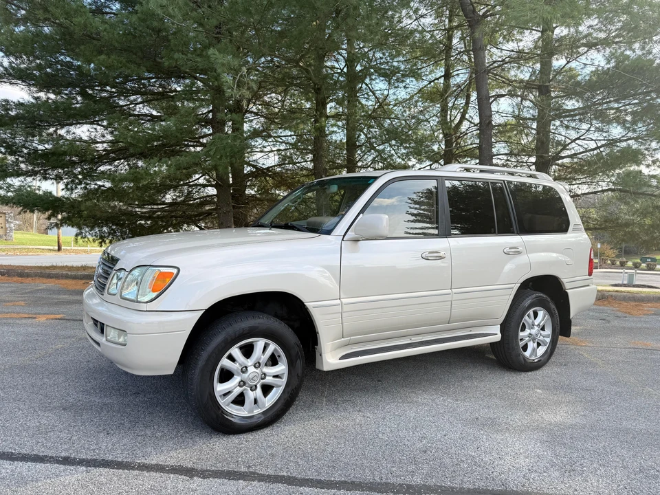 2003 Lexus LX 2nd Gen - Image 10 of 31