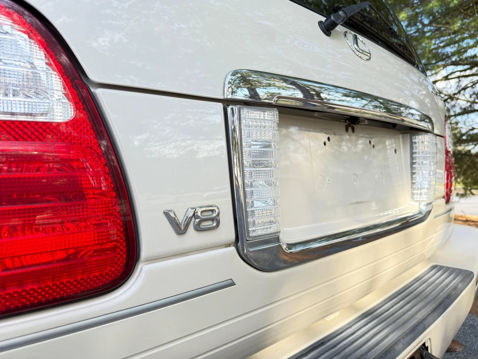 2003 Lexus LX 2nd Gen - Image 31 of 31