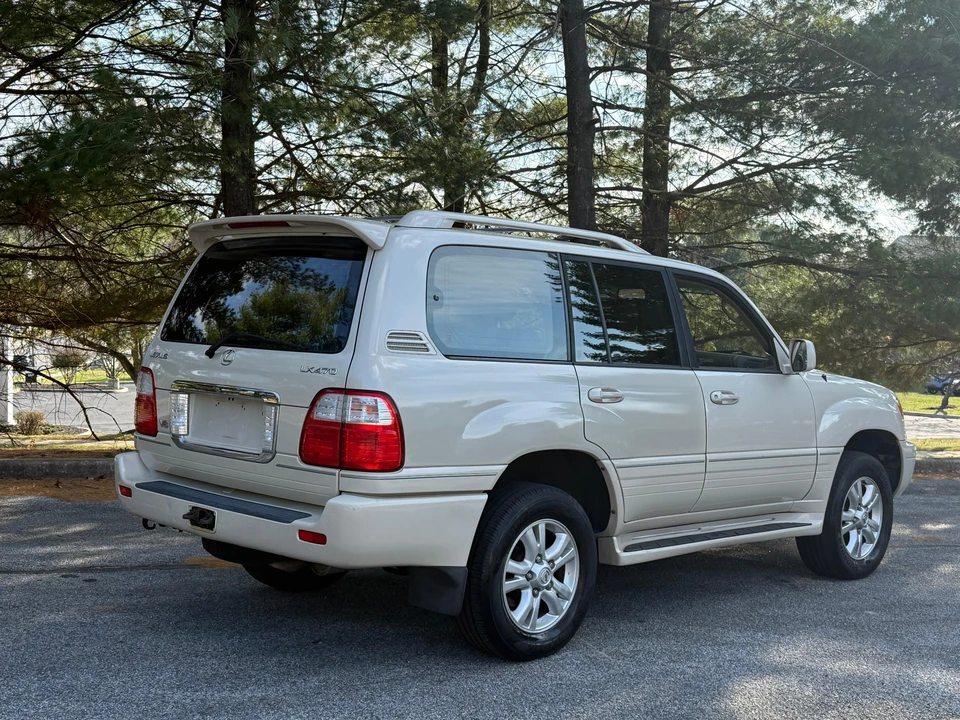 2003 Lexus LX 2nd Gen - Image 15 of 31