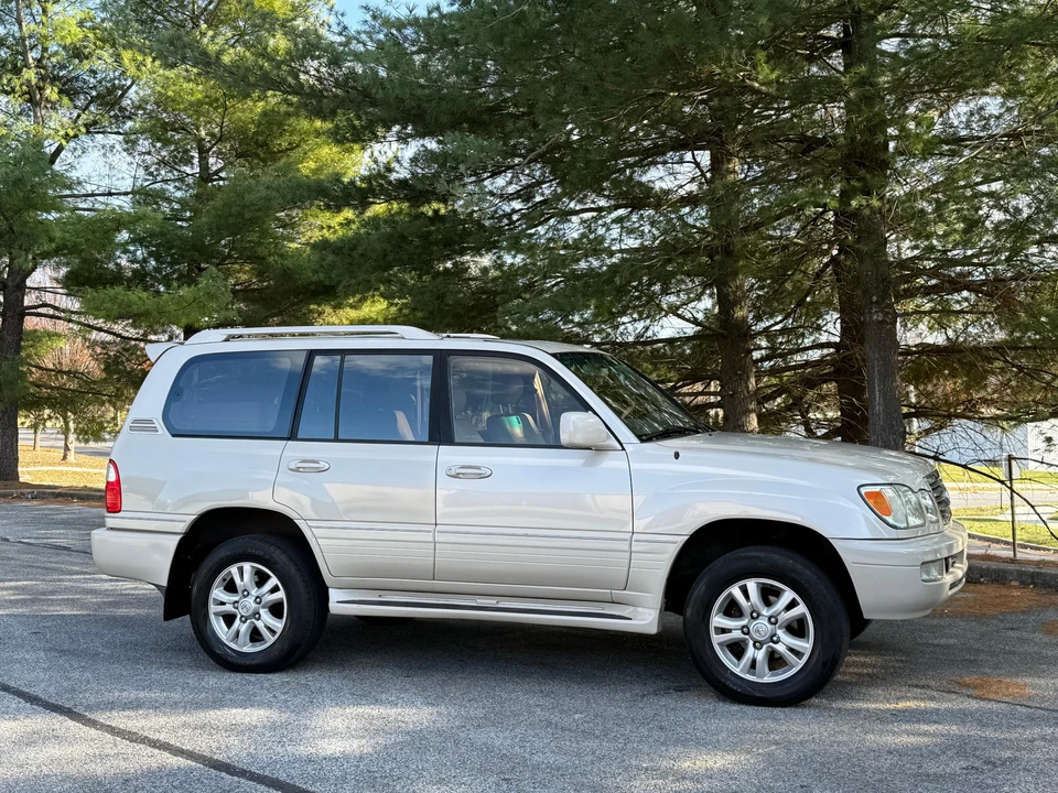 2003 Lexus LX 2nd Gen - Image 16 of 31