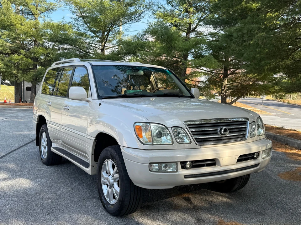 2003 Lexus LX 2nd Gen - Image 18 of 31