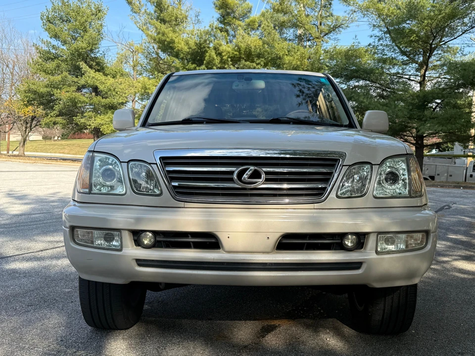 2003 Lexus LX 2nd Gen - Image 9 of 31