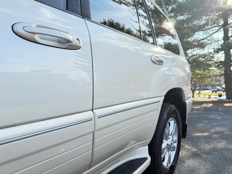2003 Lexus LX 2nd Gen - Image 28 of 31