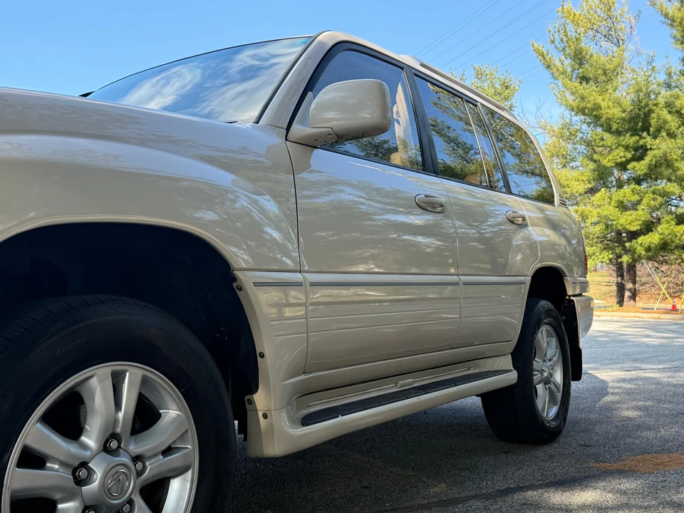 2003 Lexus LX 2nd Gen - Image 24 of 31