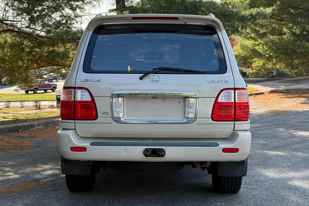 2003 Lexus LX 2nd Gen - Image 5 of 31