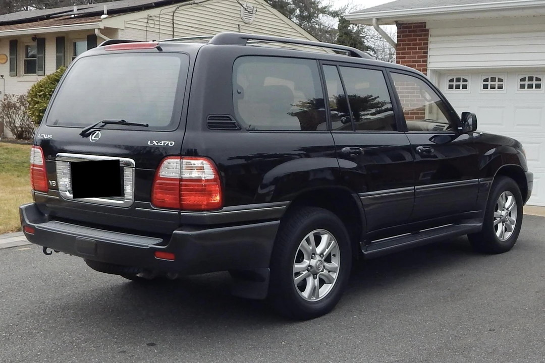2003 Lexus LX 2nd Gen - Image 9 of 17
