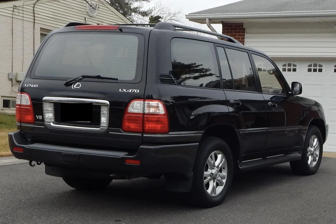 2003 Lexus LX 2nd Gen - Image 8 of 17