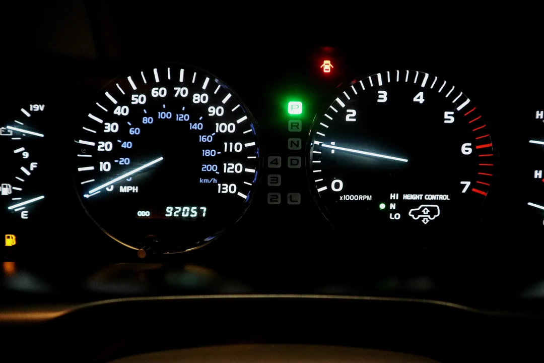 2003 Lexus LX 2nd Gen - Image 15 of 17