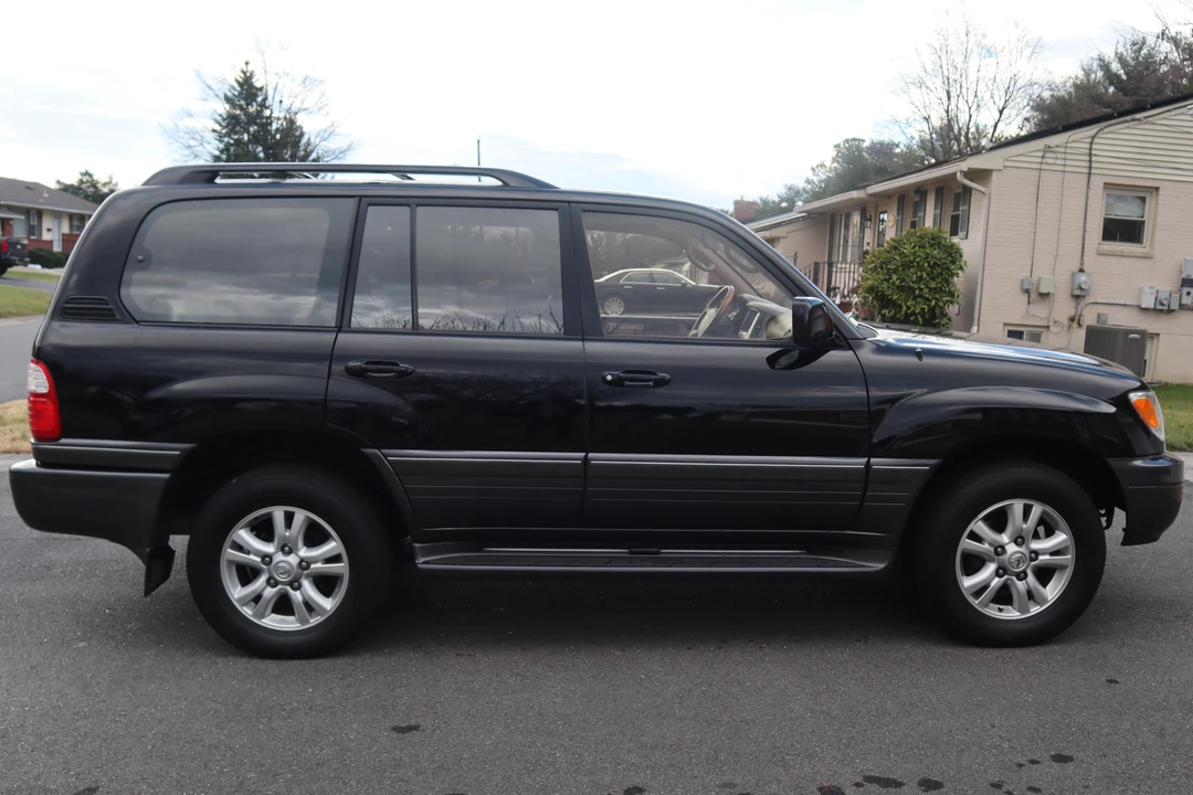 2003 Lexus LX 2nd Gen - Image 10 of 17
