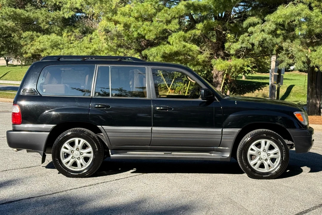 2003 Lexus LX 2nd Gen - Image 3 of 31