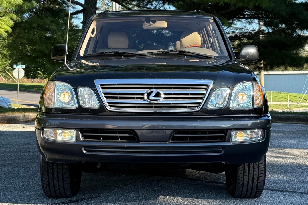 2003 Lexus LX 2nd Gen - Image 2 of 31