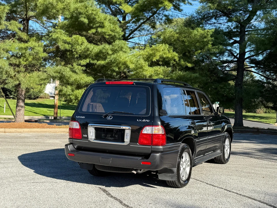 2003 Lexus LX 2nd Gen - Image 17 of 31