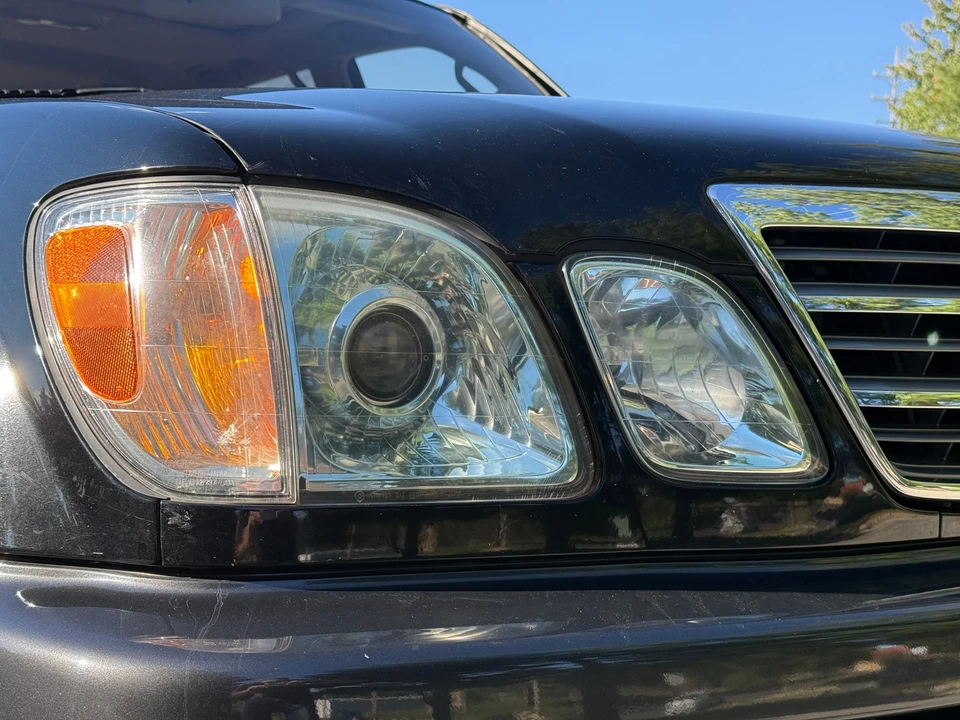 2003 Lexus LX 2nd Gen - Image 26 of 31