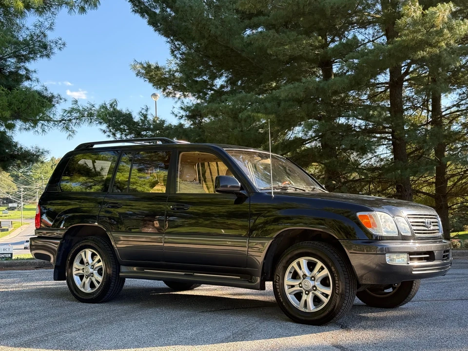 2003 Lexus LX 2nd Gen - Image 23 of 31