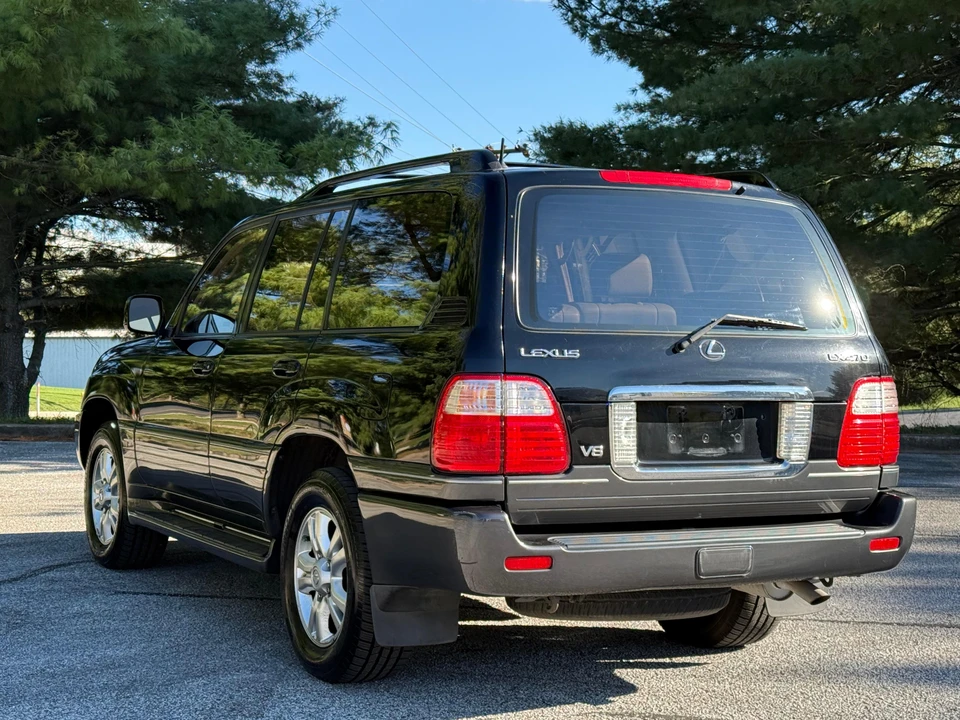 2003 Lexus LX 2nd Gen - Image 12 of 31