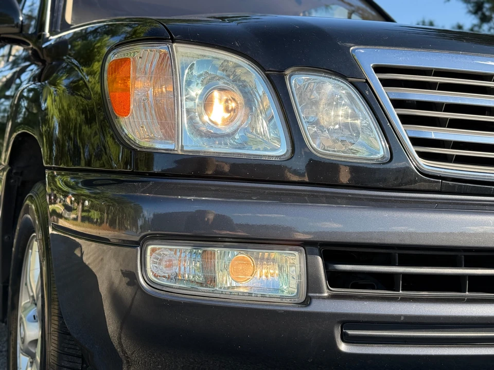 2003 Lexus LX 2nd Gen - Image 24 of 31