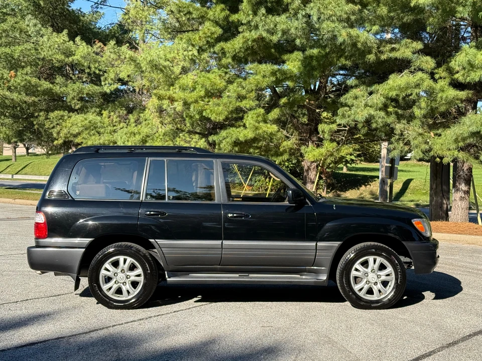 2003 Lexus LX 2nd Gen - Image 21 of 31