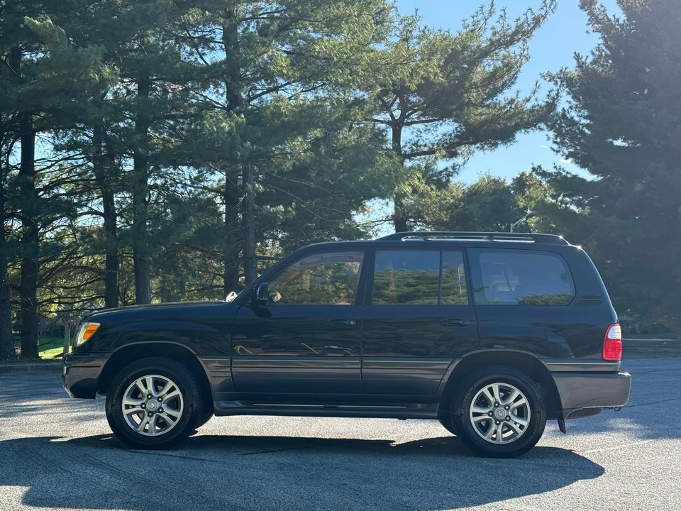 2003 Lexus LX 2nd Gen - Image 10 of 31