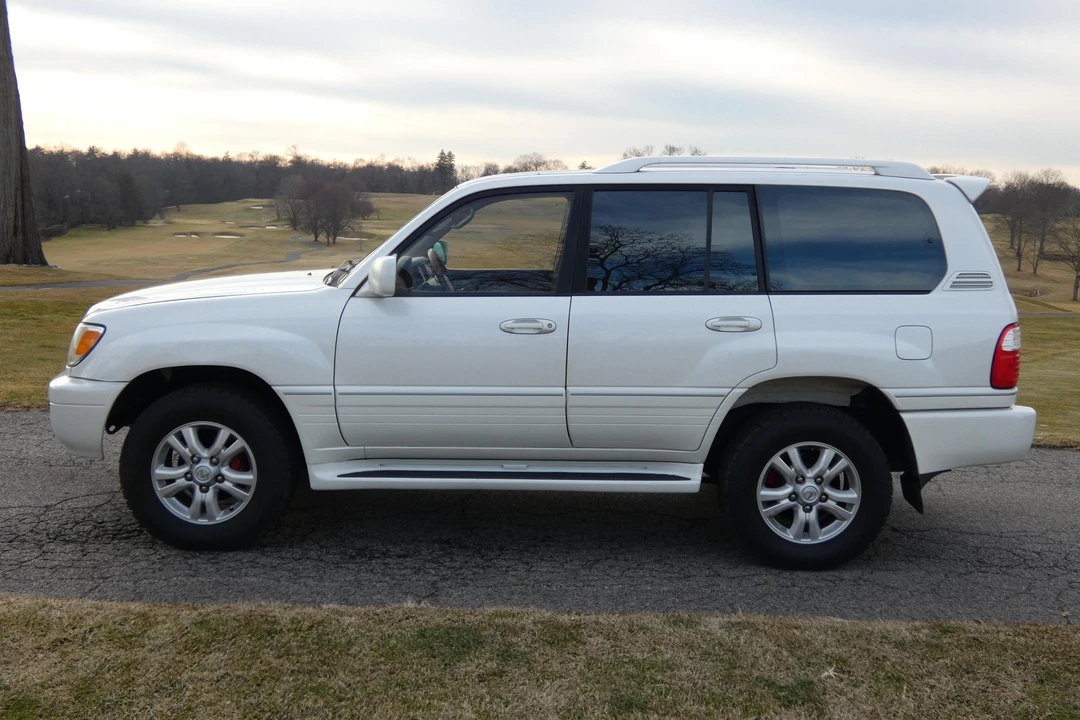 2003 Lexus LX 2nd Gen - Image 3 of 31